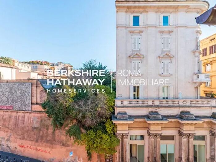 Appartamento quadrilocale in affitto in Via Francesco Crispi, Roma