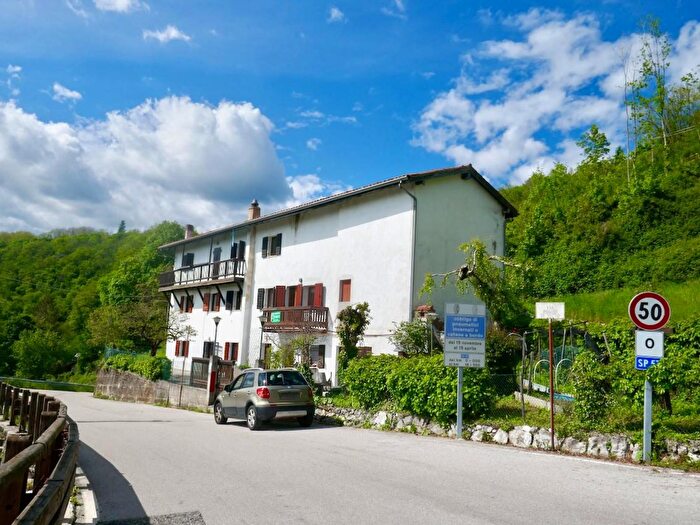 Casa con 6 locali in vendita in Clauzetto