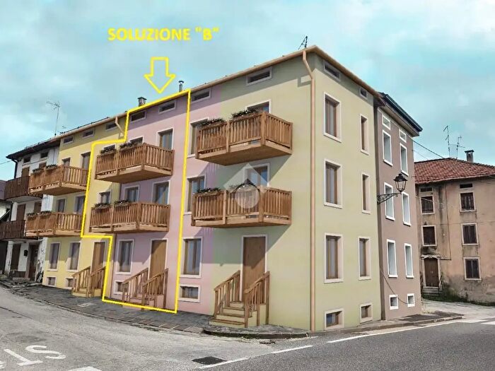 Casa con 7 locali in vendita in Via Monte Interrotto, Roana