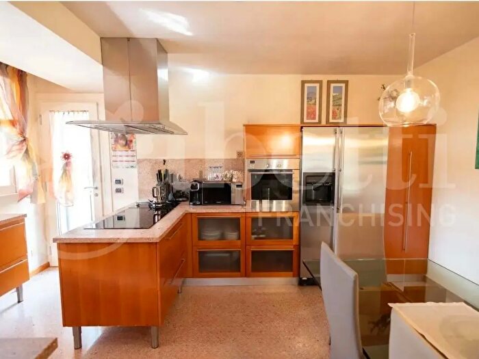 Casa con 6 locali in vendita in Via Cavour Snc, Istrana