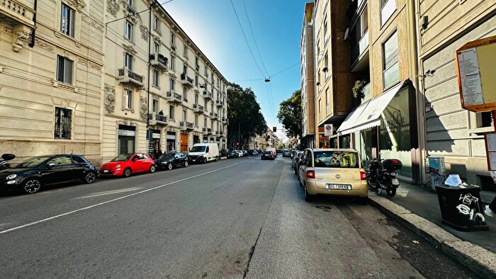 Appartamento con 5 locali in affitto in Via Gustavo Modena, Milano