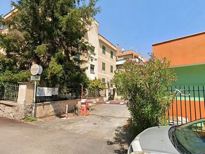 Appartamento trilocale in vendita in Via Angelo Maria Querini, Roma