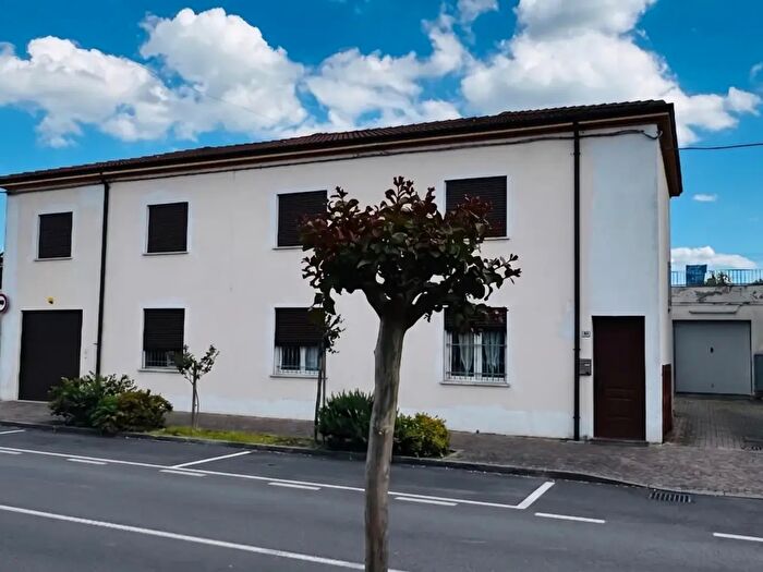Appartamento con 7 locali in vendita in Piazza Guglielmo Marconi, Bagnolo Di Po