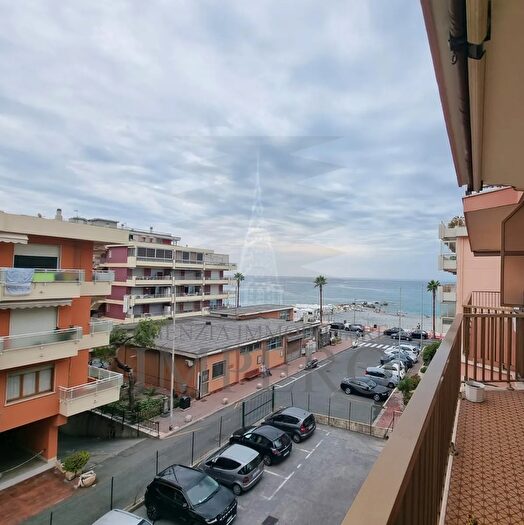 Appartamento trilocale in vendita in Passeggiata Trento E Trieste, Ventimiglia