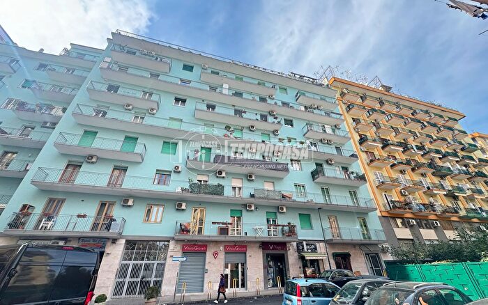 Appartamento trilocale in vendita in Vico Acitillo, Napoli