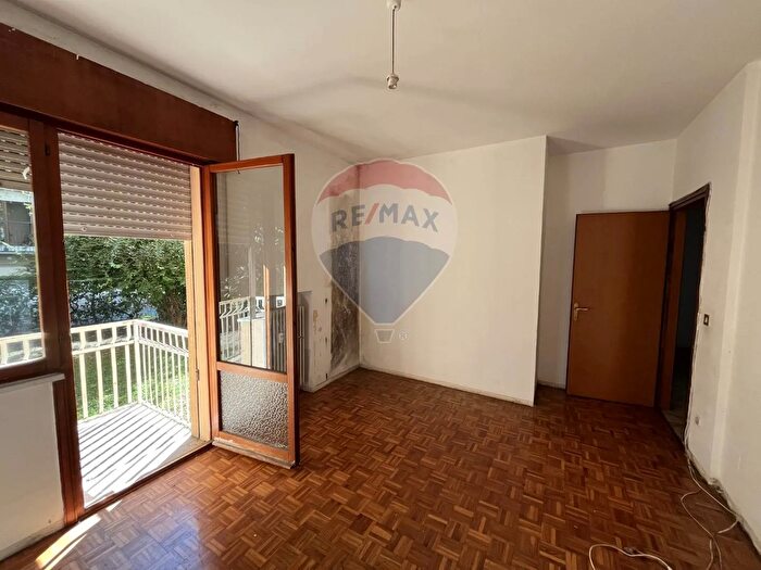 Appartamento con 5 locali in vendita in Viale Brigata Marche, Treviso