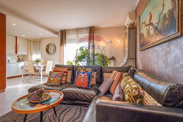 Appartamento trilocale in vendita in Via San Giorgio a, Costa Di Mezzate