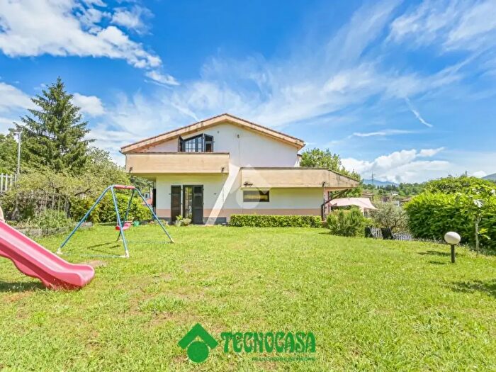 Casa con 9 locali in vendita in Via Pescigola, Aulla