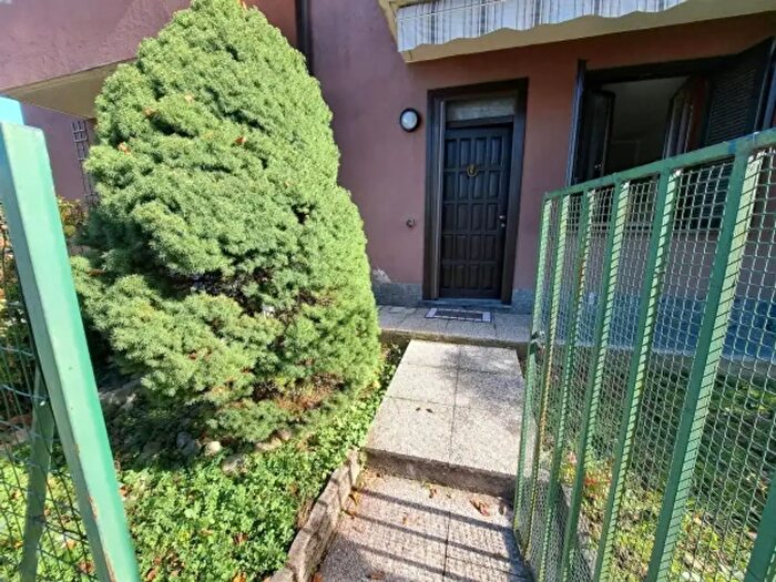 Appartamento quadrilocale in vendita in Via Asiago, Caronno Pertusella