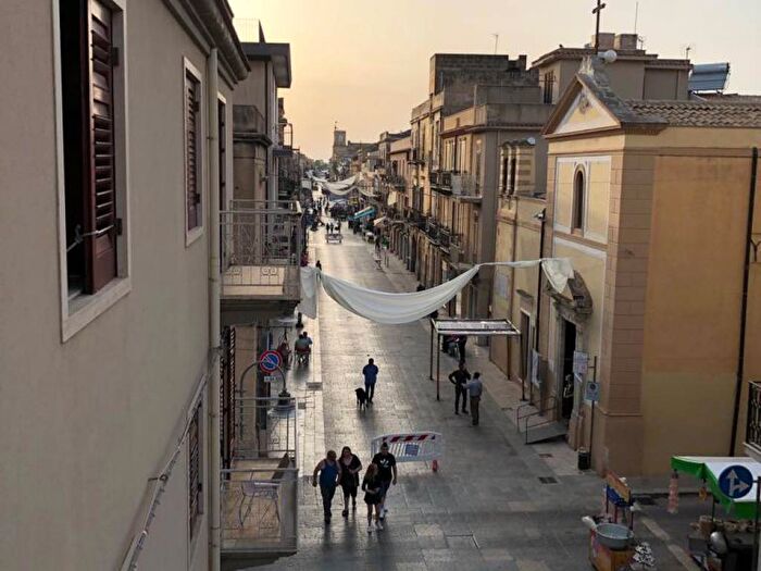 Appartamento trilocale in affitto in Piazza Vittorio Emanuele, Centro, Menfi