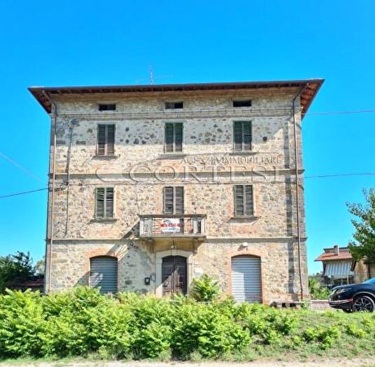 Casa con 6 locali in vendita in Umbertide