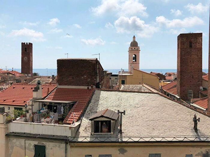 Appartamento quadrilocale in affitto in Via Repetto, Centro, Noli