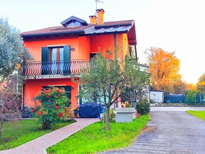Casa quadrilocale in vendita in Via Ponterotto, Padova