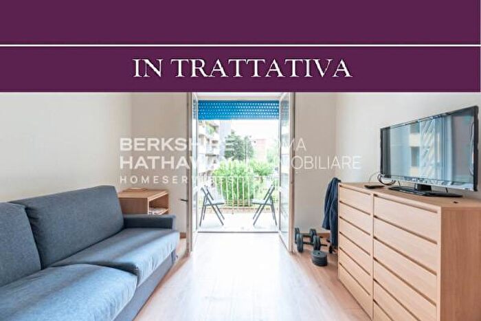 Appartamento trilocale in vendita in Via Quinto Publicio, Roma