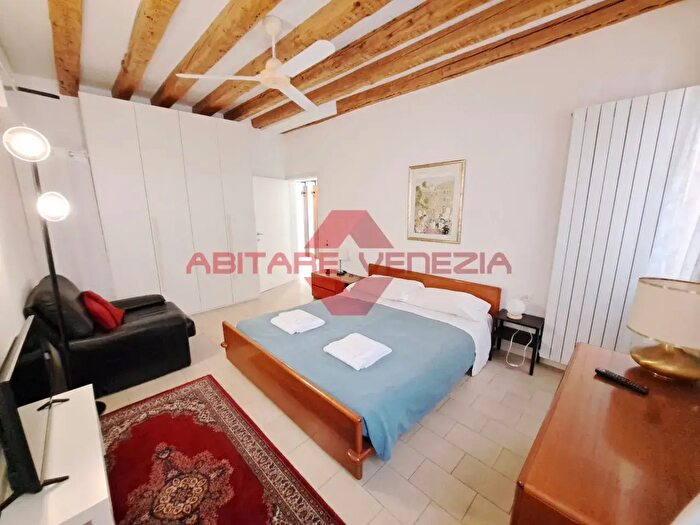 Appartamento trilocale in vendita in Frezzeria, Venezia