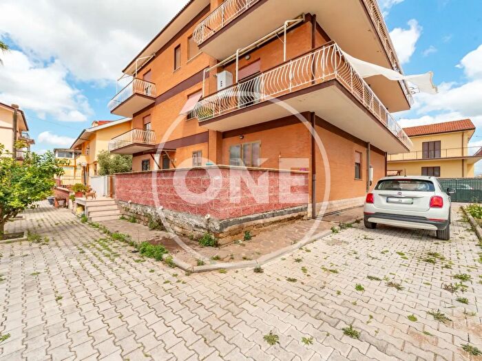 Appartamento bilocale in vendita in Via Roccapalumba, Roma