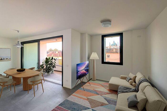 Appartamento trilocale in vendita in Via Messedaglia, Villafranca Di Verona