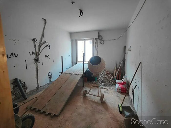 Appartamento trilocale in vendita in Via Adelaide Ristori, Firenze