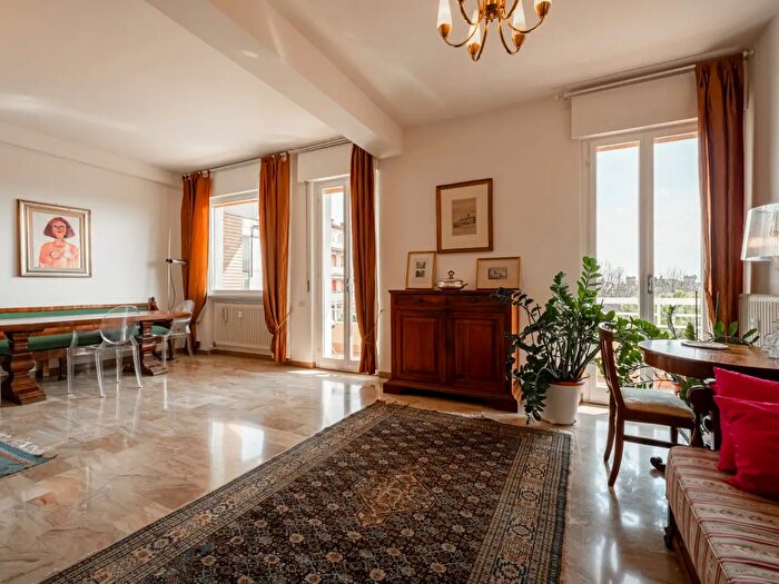 Appartamento con 6 locali in vendita in Piazza Francesco Petrarca, Forli