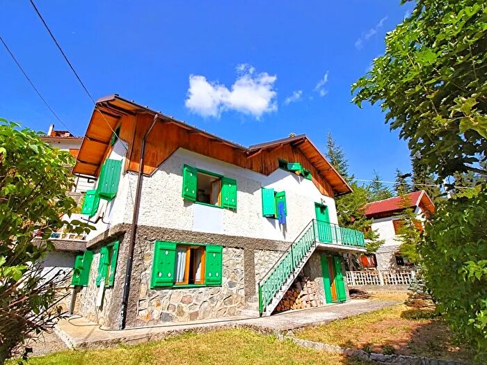 Casa con 10 locali in vendita in Via dellOstal, Argentera