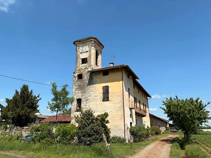 Casa con 9 locali in vendita in Villafranca Piemonte