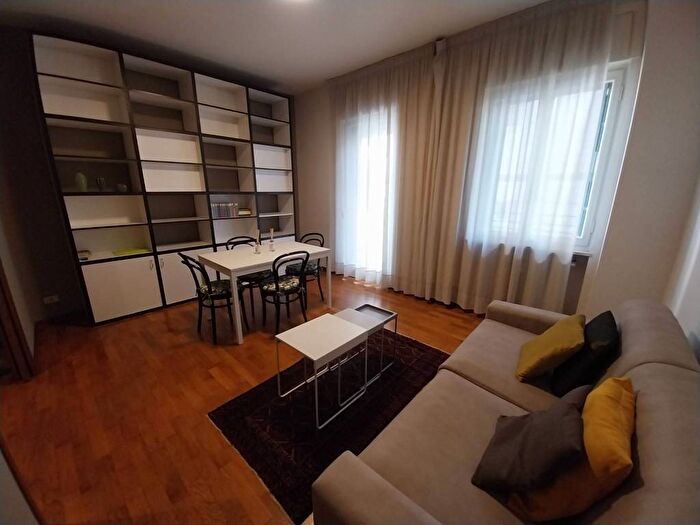 Appartamento trilocale in affitto in Via Antonio Rosmini, Centro, Bergamo