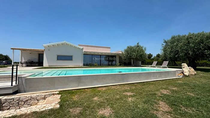 Casa con 5 locali in vendita in Contrada Belliscala, Noto