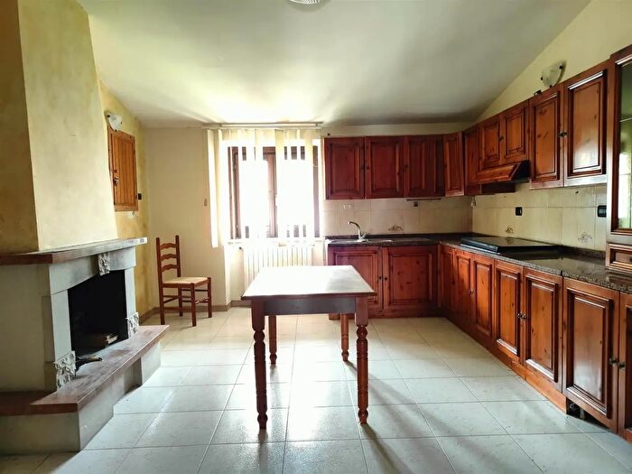 Appartamento quadrilocale in vendita in Piazza Francesco sullo, Castelvetere Sul Calore