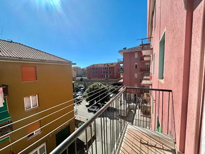 Appartamento trilocale in vendita in Via Guglielmo Calcagno, Varazze