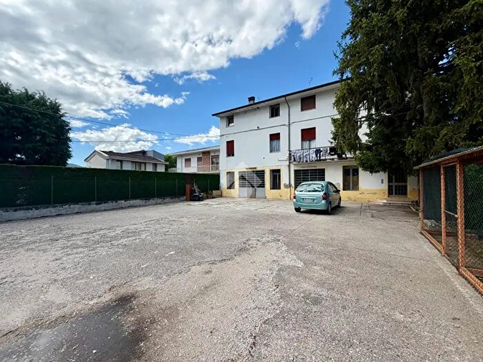 Appartamento trilocale in vendita in Via Canova, Isola Vicentina