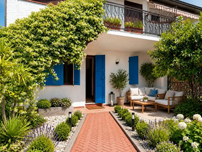 Appartamento quadrilocale in vendita in Fratelli Rosselli, Camaiore