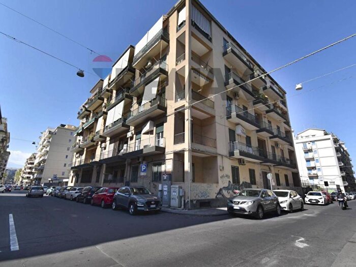 Appartamento con 6 locali in affitto in Via Umberto, Corso Italia Europa, Catania