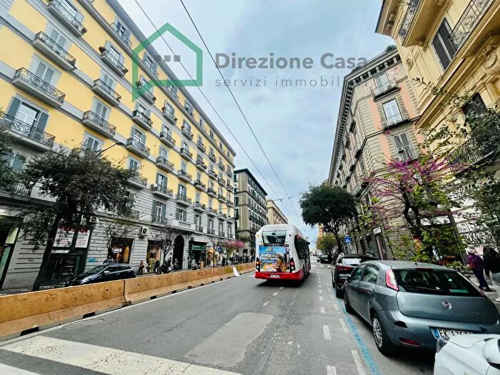 Appartamento trilocale in affitto in Via Michele Zannotti, Napoli