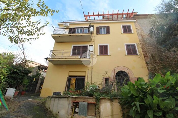 Appartamento trilocale in vendita in Via della Chiesa, Fara In Sabina