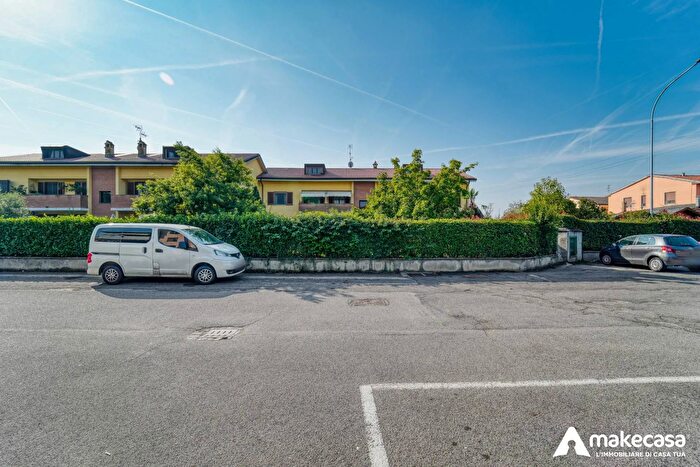 Appartamento trilocale in vendita in Via Amendola, Mulazzano