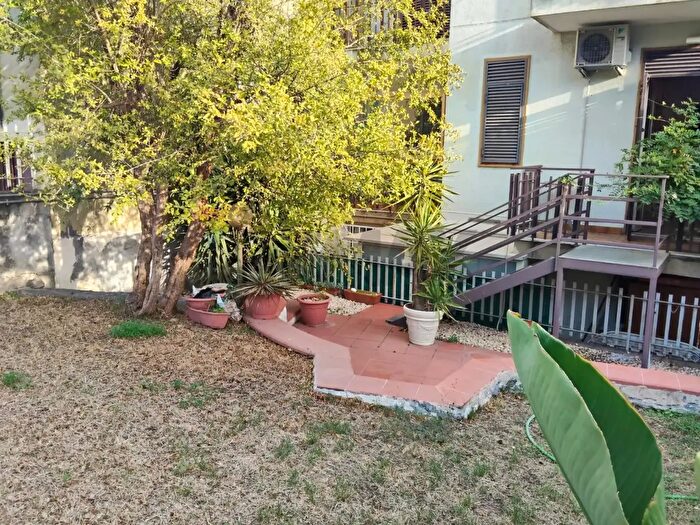 Appartamento con 5 locali in vendita in Viale Angelo Vasta, Catania