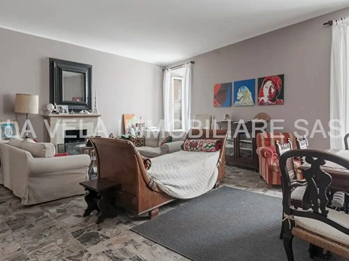 Casa con 7 locali in vendita in Desenzano Del Garda