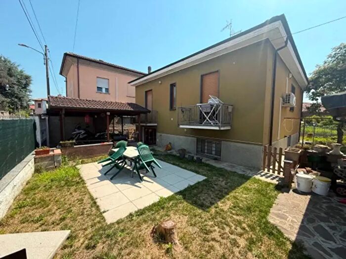 Casa quadrilocale in vendita in Via Vivente, Vistarino