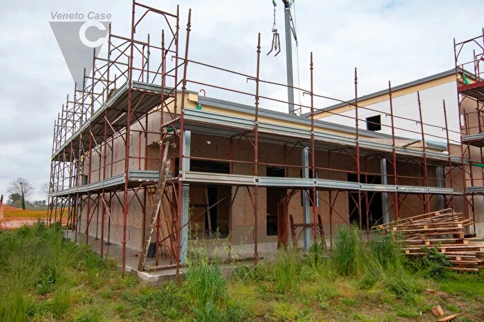 Casa quadrilocale in vendita in Via Ardoneghe, Brugine