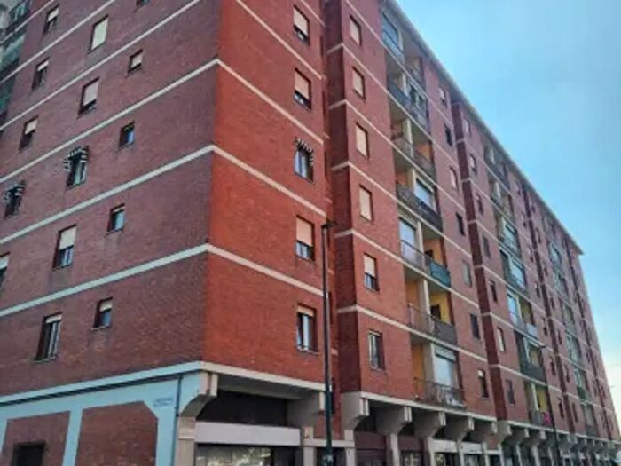 Appartamento trilocale in vendita in Via Pramollo, Torino