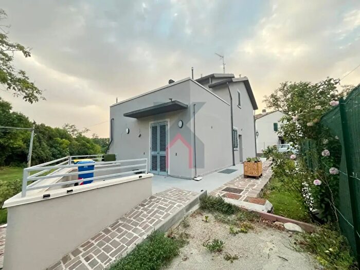 Casa con 7 locali in vendita in Forli'