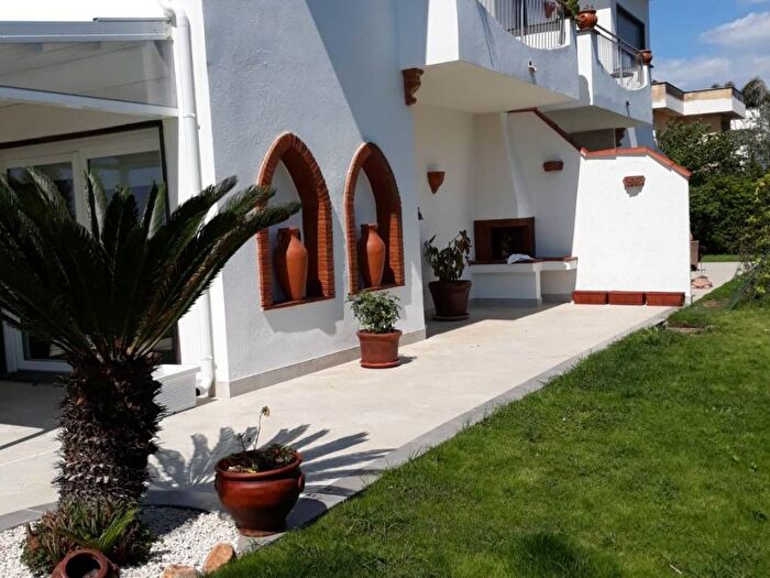 Casa con 5 locali in affitto in Viale Viareggio, Fregene, Fiumicino