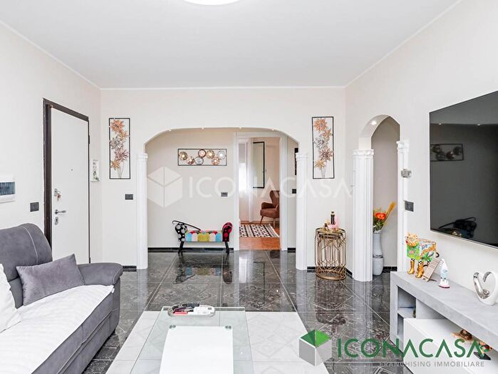 Appartamento trilocale in vendita in Via Aldo Moro, Locate Di Triulzi