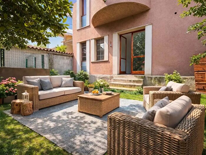 Appartamento trilocale in vendita in Via Govone, Milano