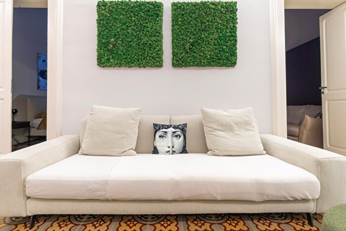 Appartamento con 8 locali in vendita in Via Liborio Romano, Lecce