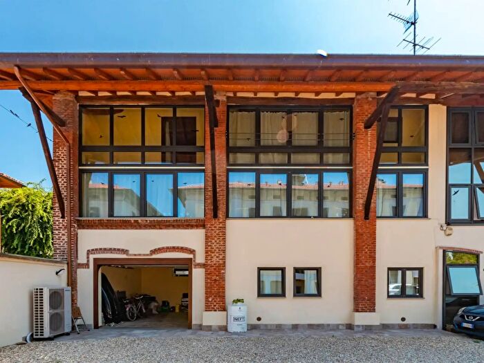 Appartamento trilocale in vendita in Via Val d'Aosta, Rozzano