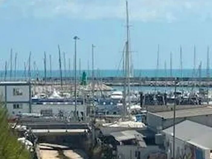 Appartamento con 6 locali in vendita in Civitanova Marche