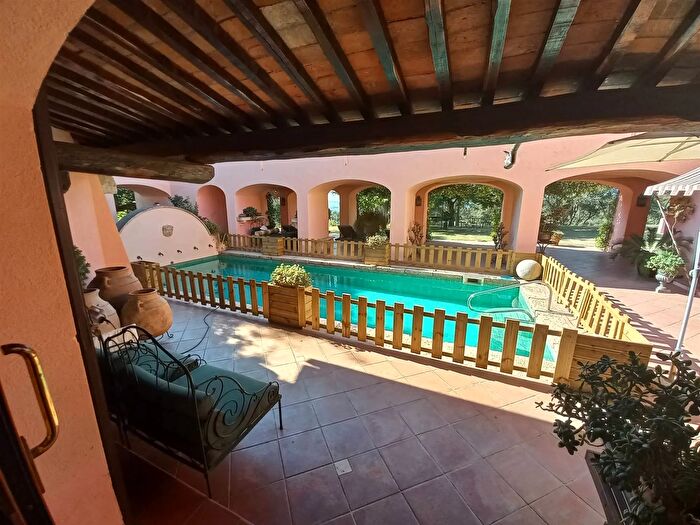 Casa con 15 locali in affitto in Scansano