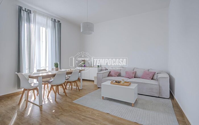 Appartamento trilocale in vendita in Sesto Calende