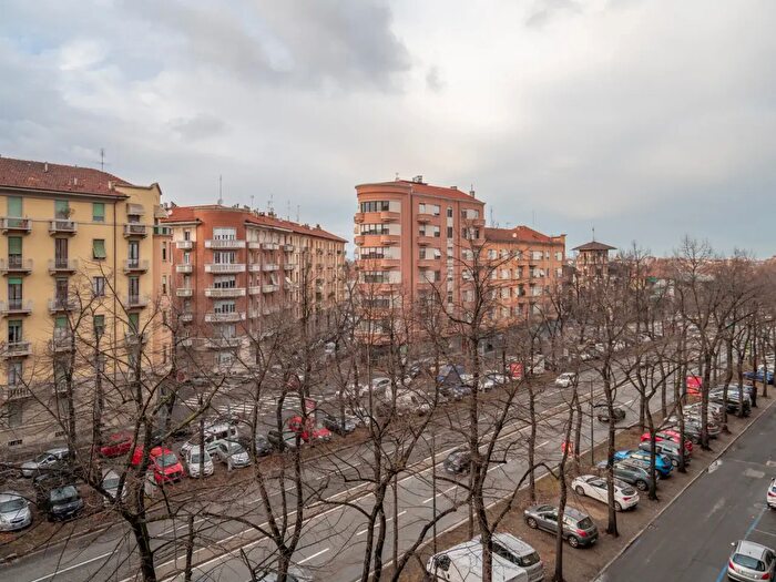 Appartamento con 6 locali in vendita in Corso Lecce, Torino